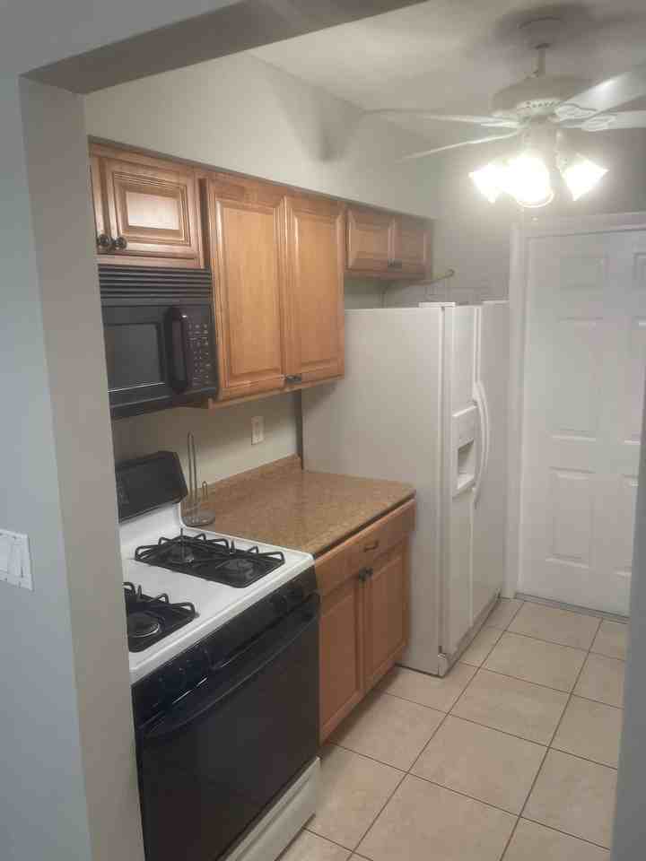 255 Sw 7th St #4 - Photo 2 of 20