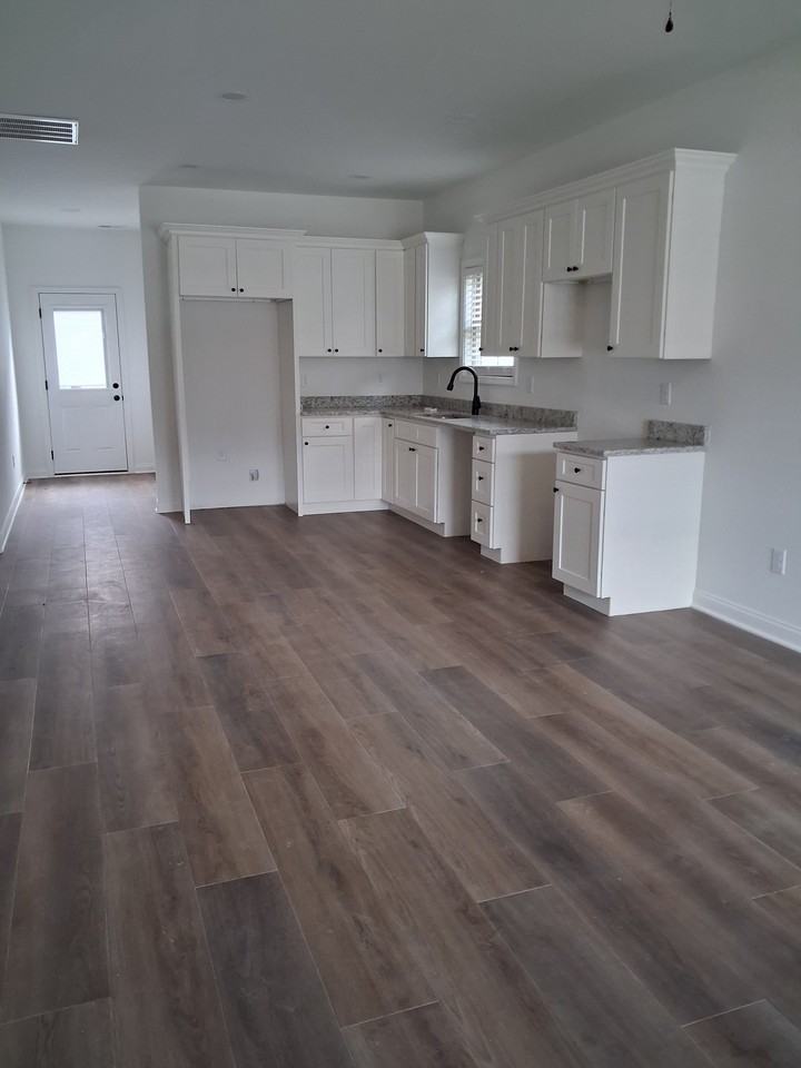842 Ridgewood Dr #3 - Photo 2 of 9