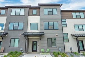 featured image of 456 S Willow Leaf Rd