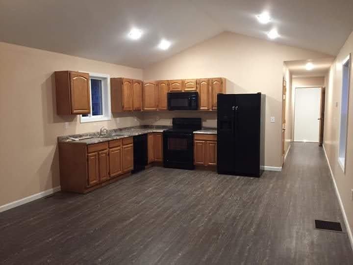 217 Maple St - Photo 3 of 8