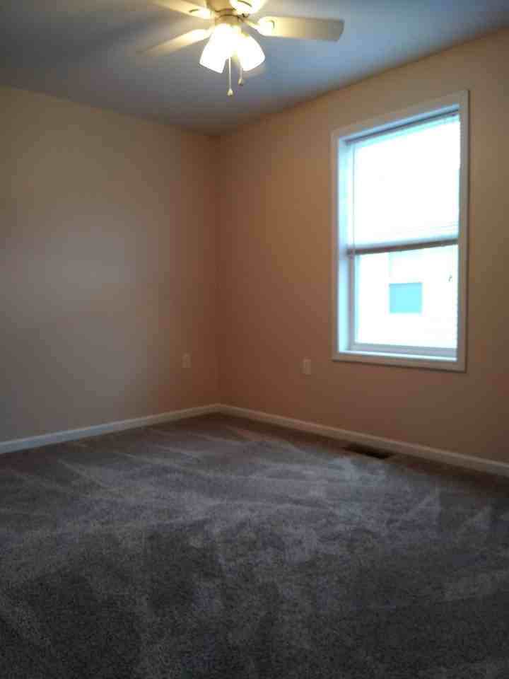 217 Maple St - Photo 6 of 8