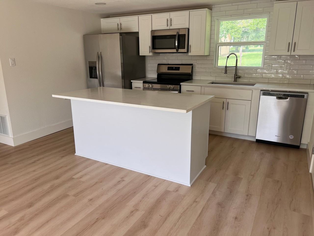 37 Almond Dr - Photo 2 of 5