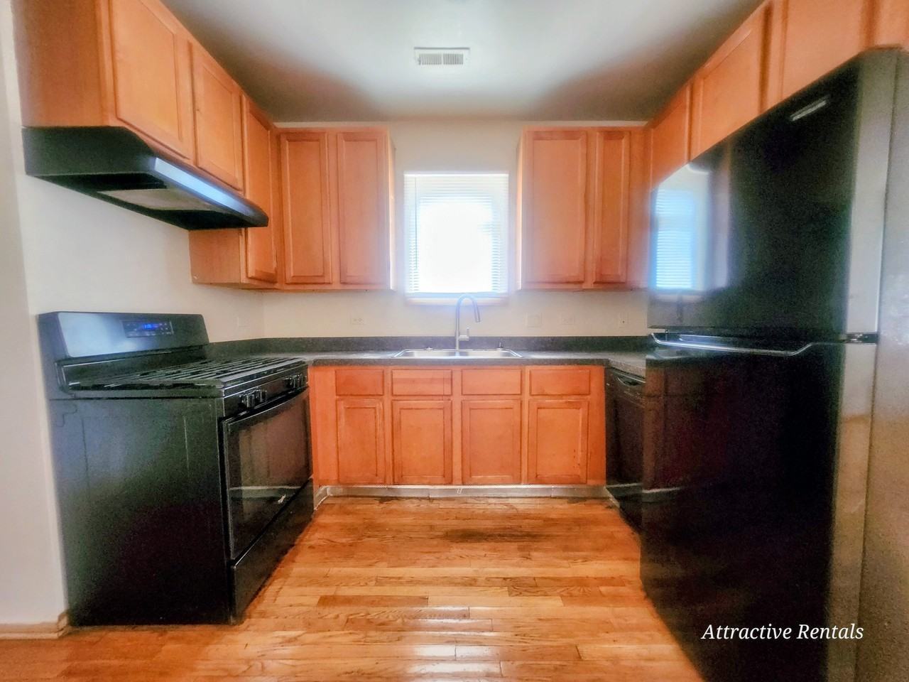 728 W 50th St #1 - Photo 3 of 16