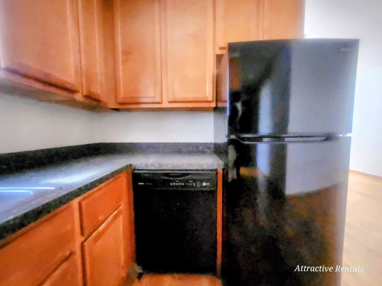 728 W 50th St #1 - Photo 4 of 16
