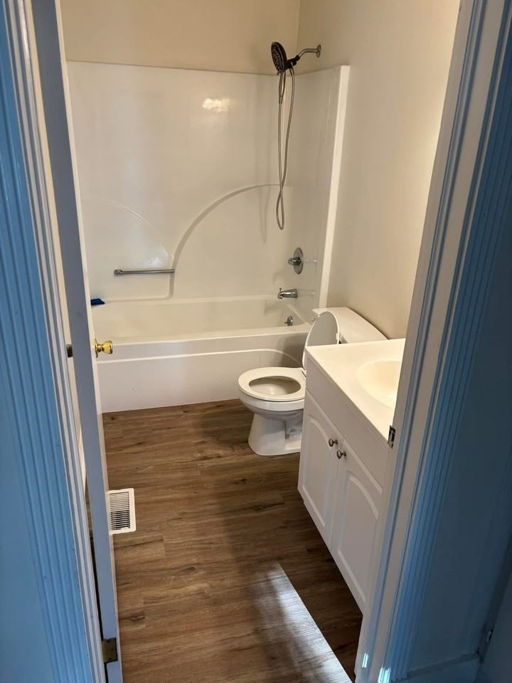 804 Carolyn Dr Se - Photo 4 of 7