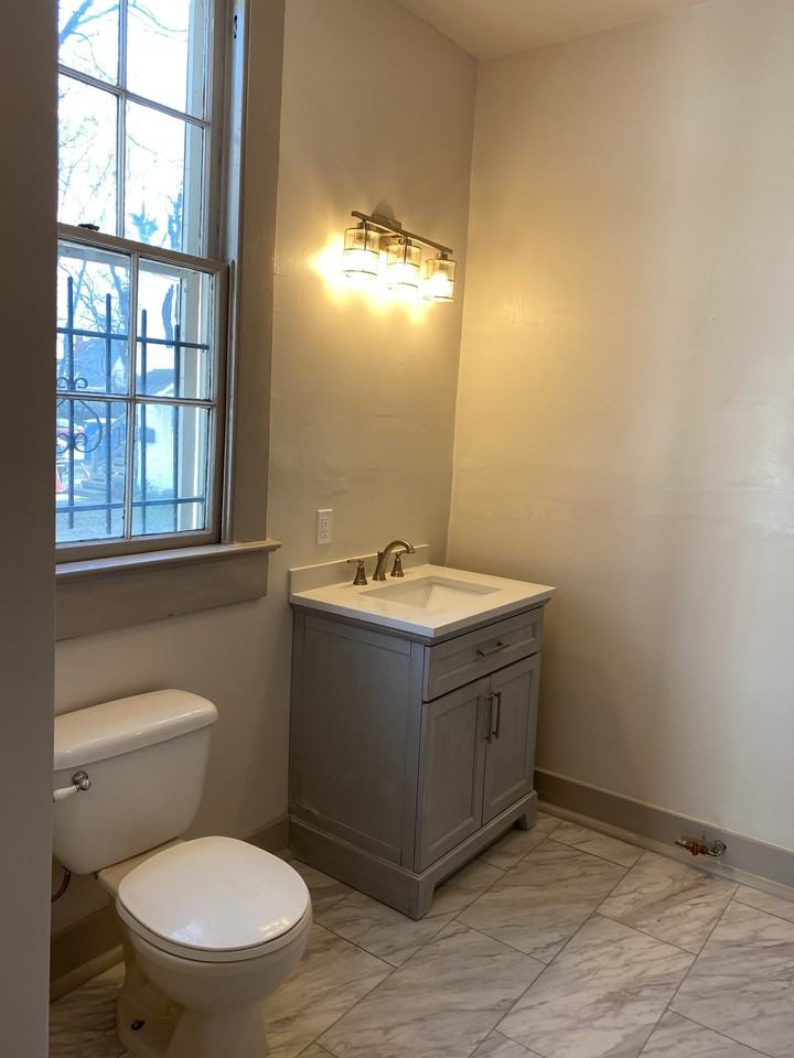 605 E 6th St #C - Photo 5 of 13