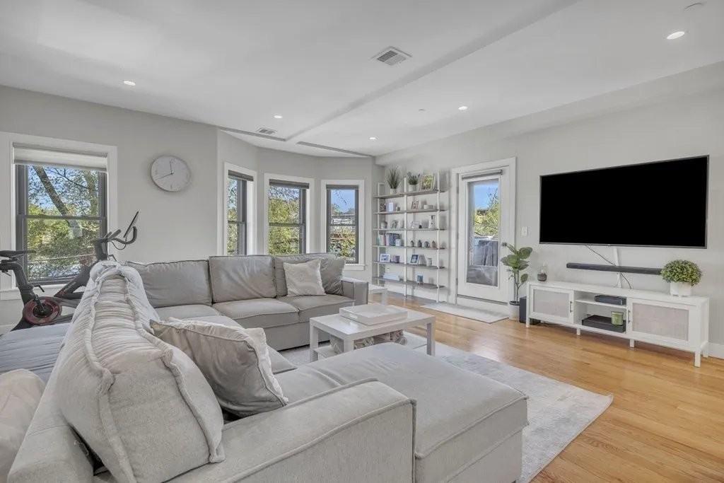 24 Rawson St #3 - Photo 6 of 18