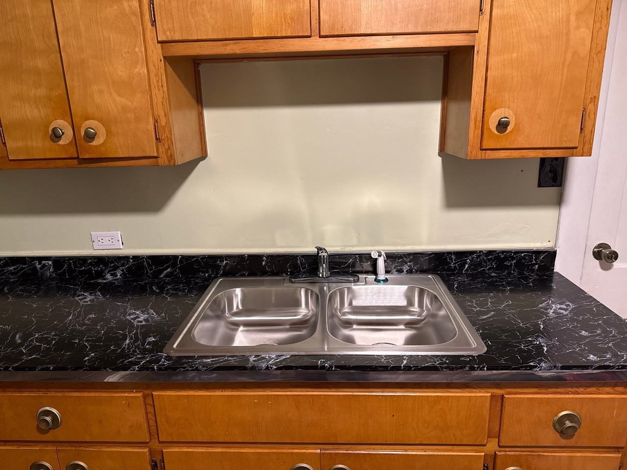 1017 Fairfield St #2 - Photo 5 of 18
