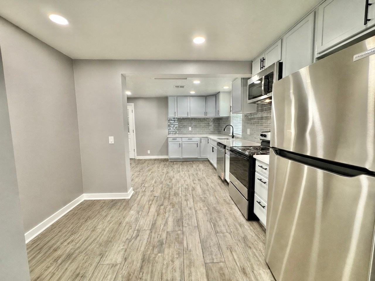 2144 Westchester Dr - Photo 6 of 20