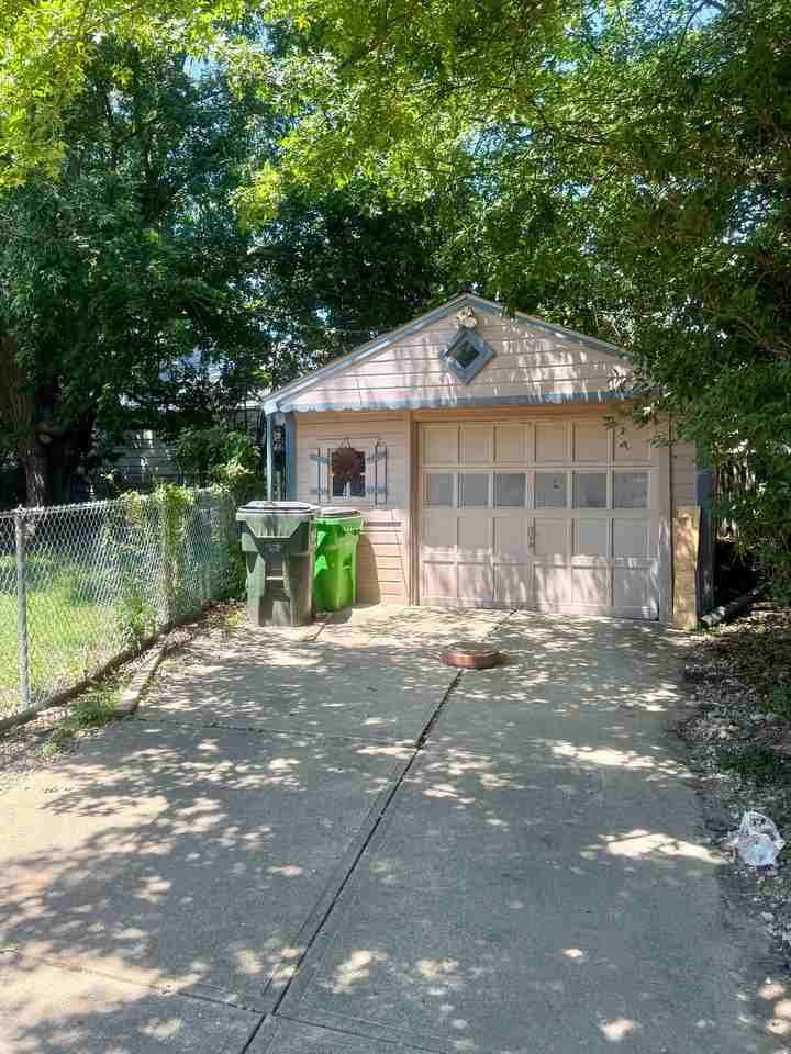 23861 Colbourne Rd - Photo 3 of 15