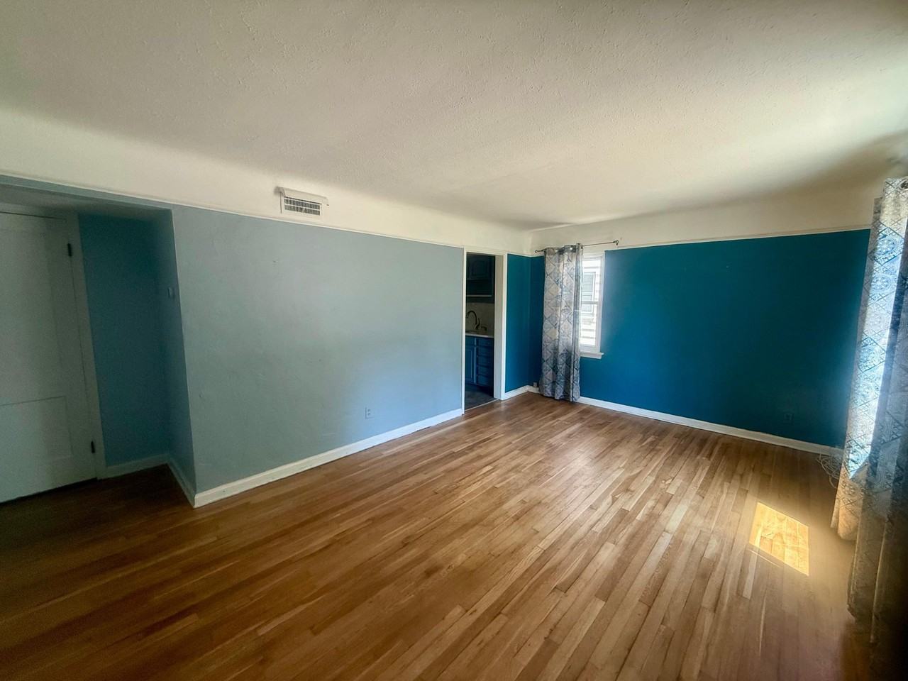 23861 Colbourne Rd - Photo 4 of 15