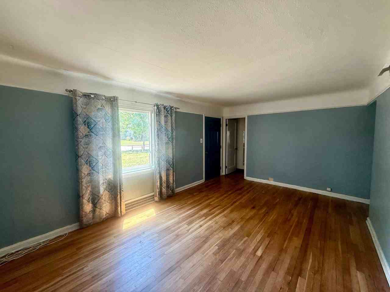 23861 Colbourne Rd - Photo 5 of 15