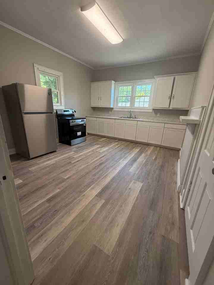 330 N Depot St - Photo 2 of 8