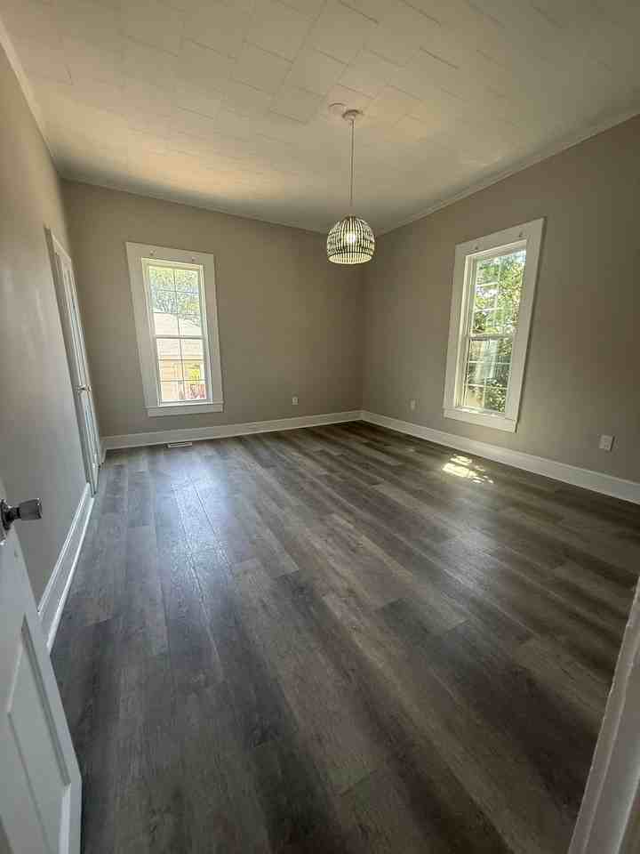 330 N Depot St - Photo 4 of 8