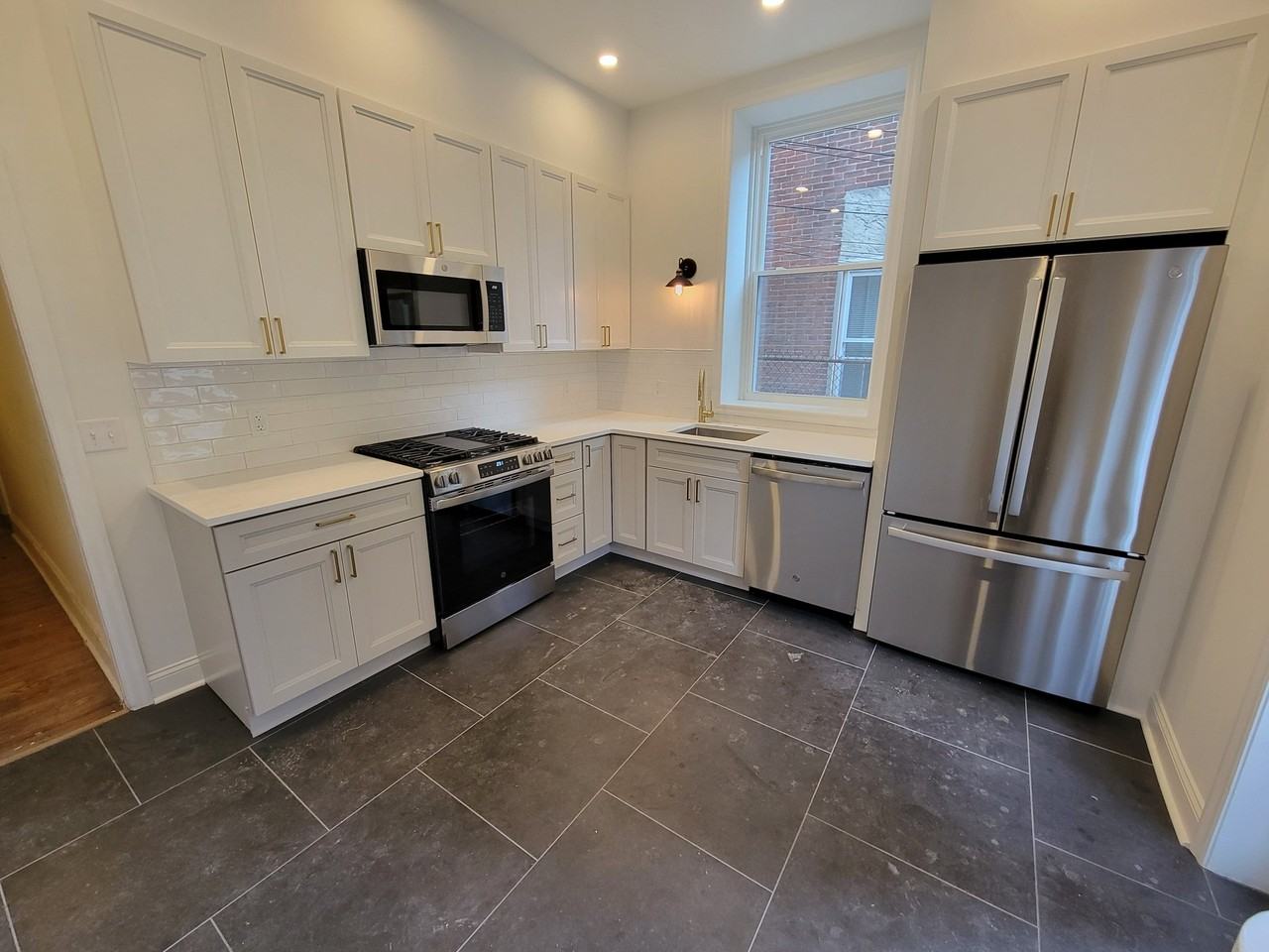 1305 Federal St #1 - Photo 2 of 11