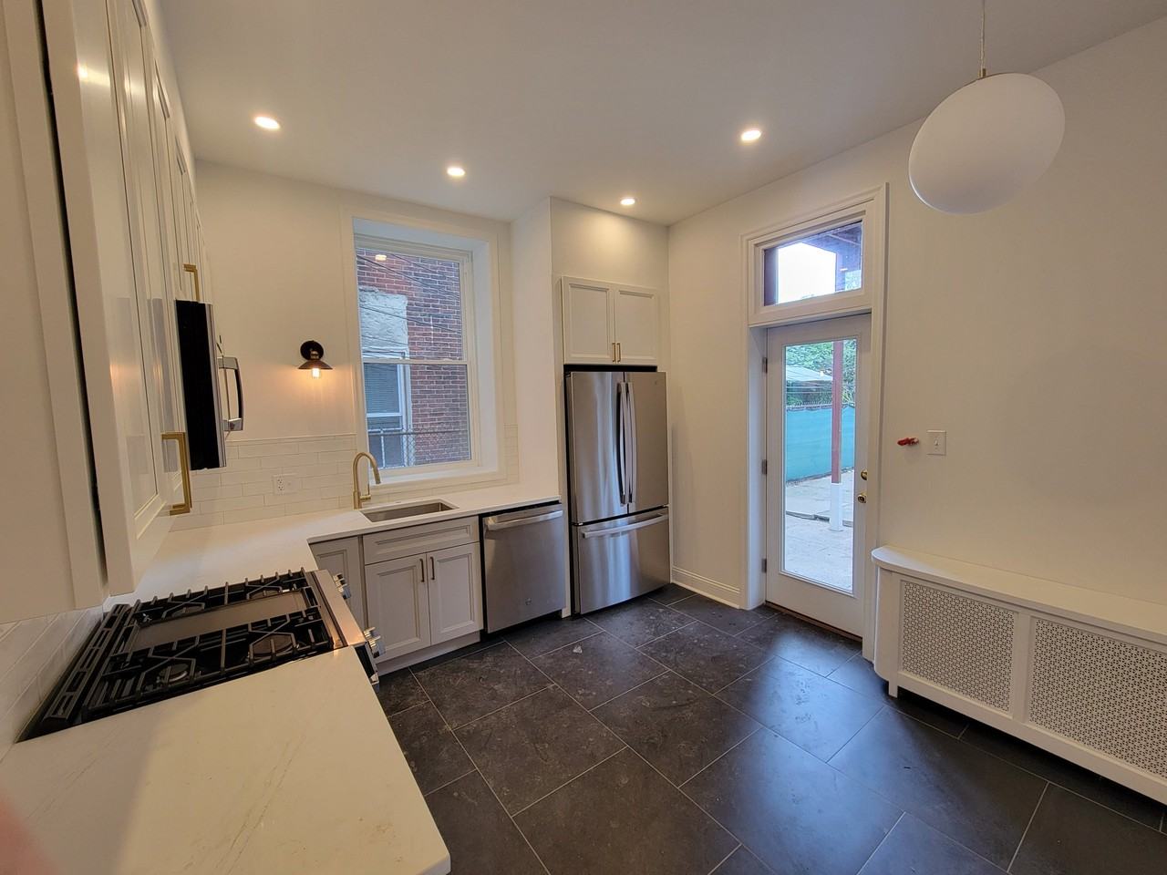 1305 Federal St #1 - Photo 3 of 11