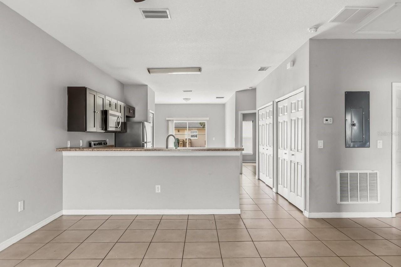 677 Royalty Ct - Photo 4 of 20