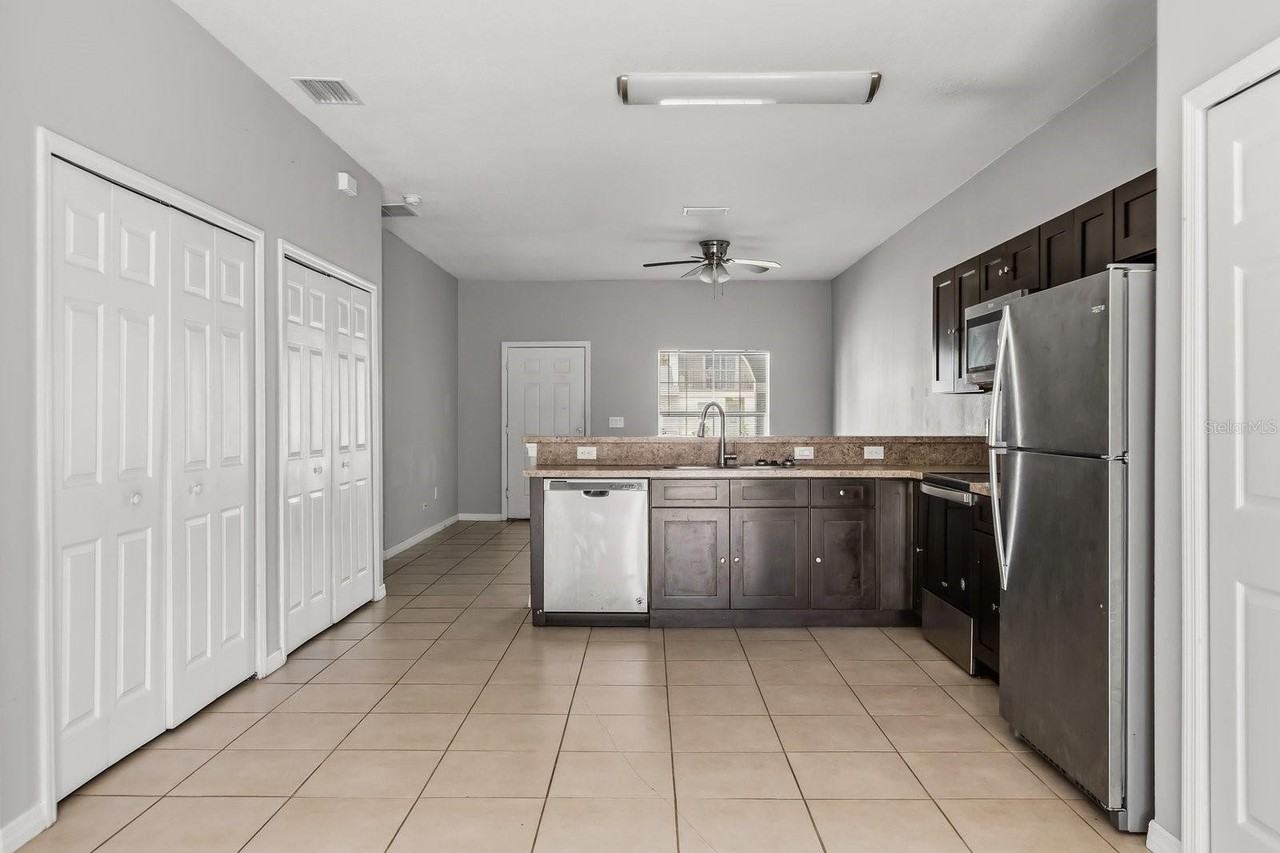 677 Royalty Ct - Photo 7 of 20
