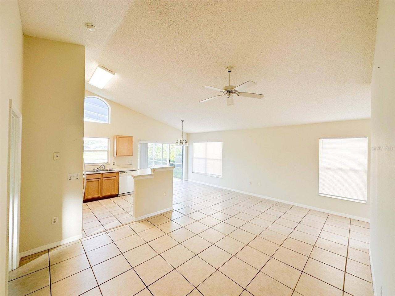 2420 Saint Augustine Blvd - Photo 5 of 20