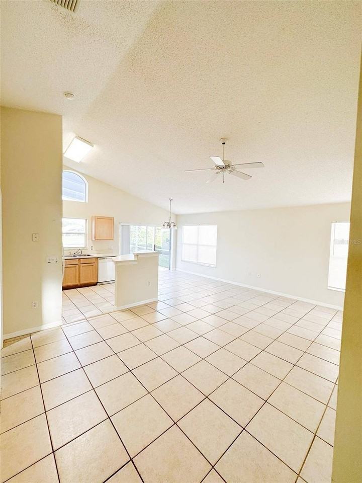 2420 Saint Augustine Blvd - Photo 6 of 20
