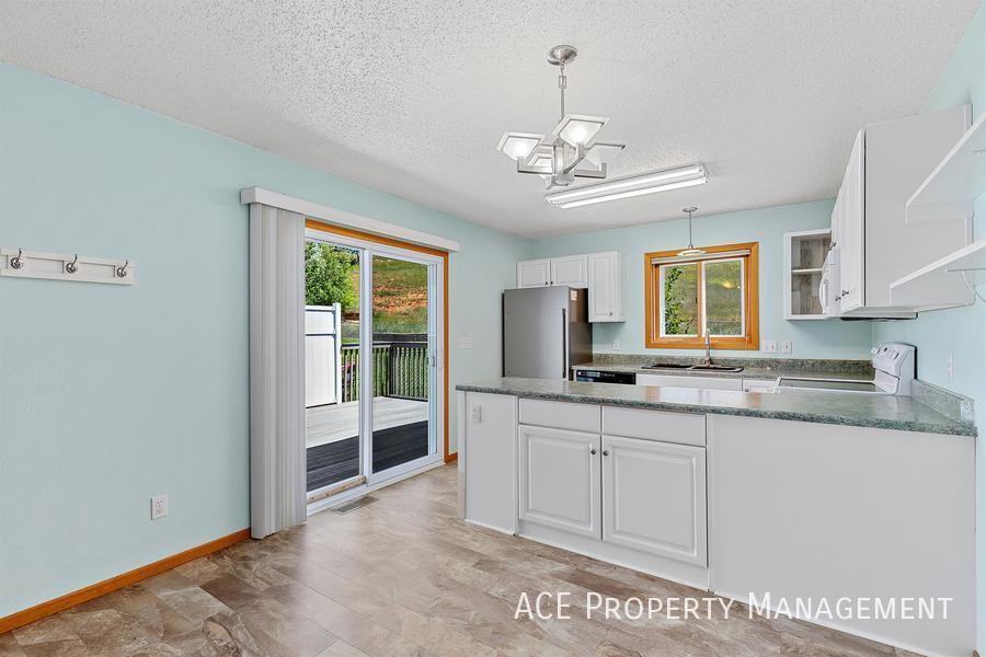 3738 Park Dr - Photo 5 of 10