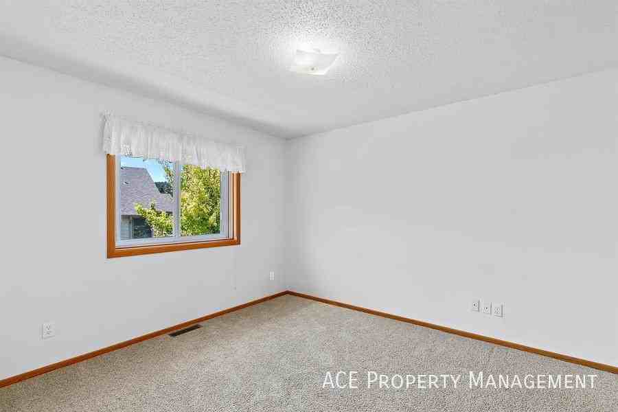 3738 Park Dr - Photo 6 of 10