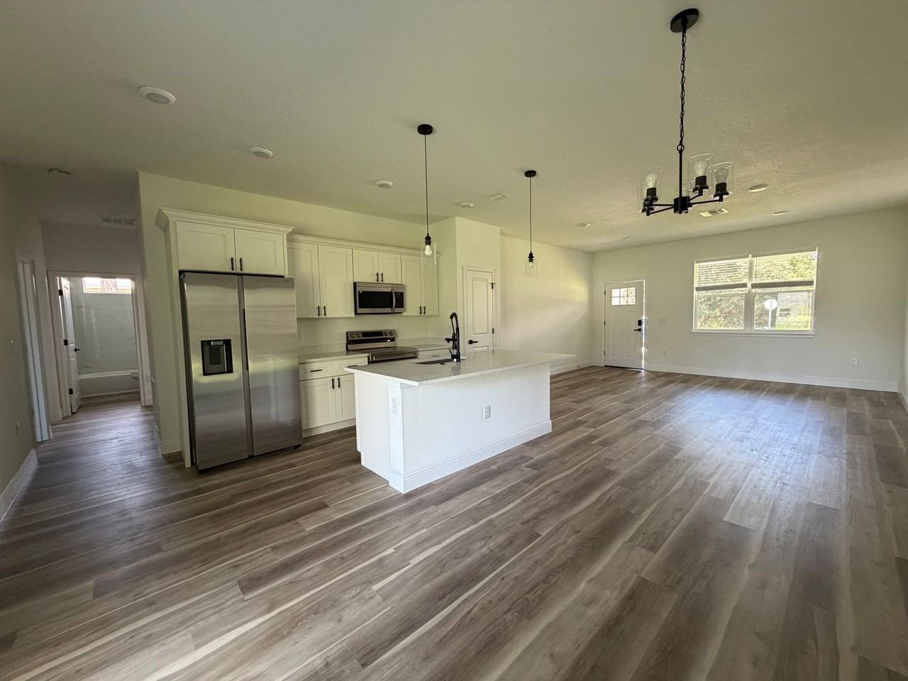 1852 W Quaker Ln - Photo 4 of 38