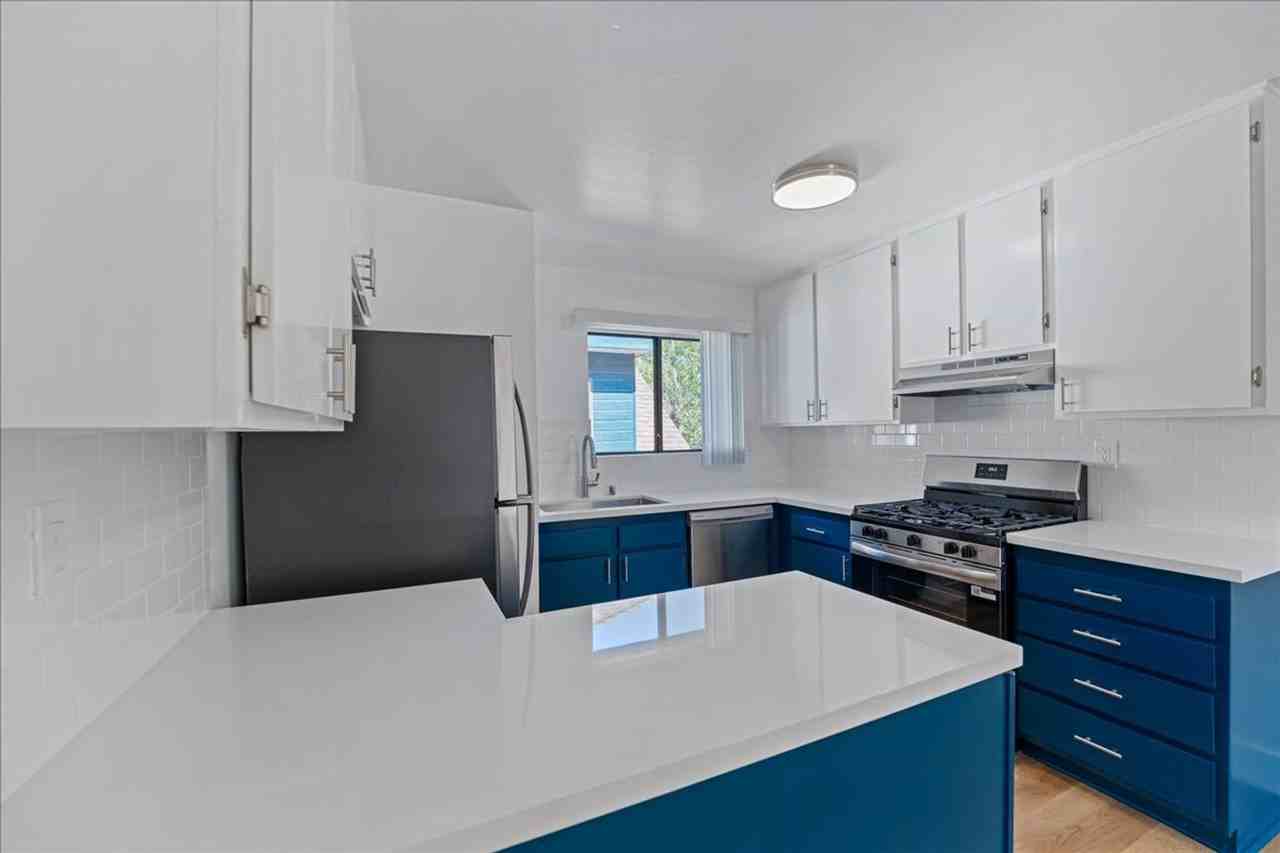 444 W Windsor Rd #07 - Photo 4 of 20