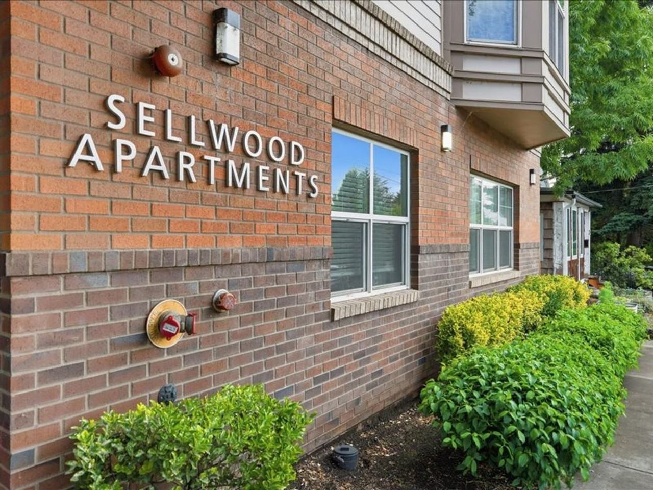 Sellwood Apartments - Photo 2 of 32