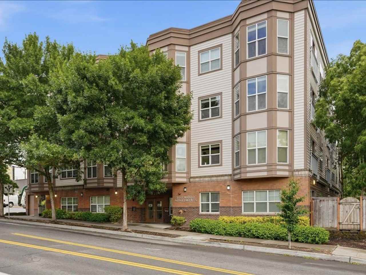 Sellwood Apartments - Photo 3 of 32