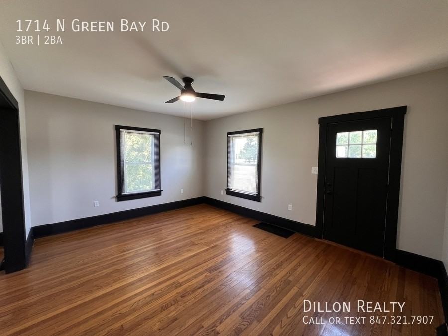 1714 Green Bay Rd - Photo 3 of 15