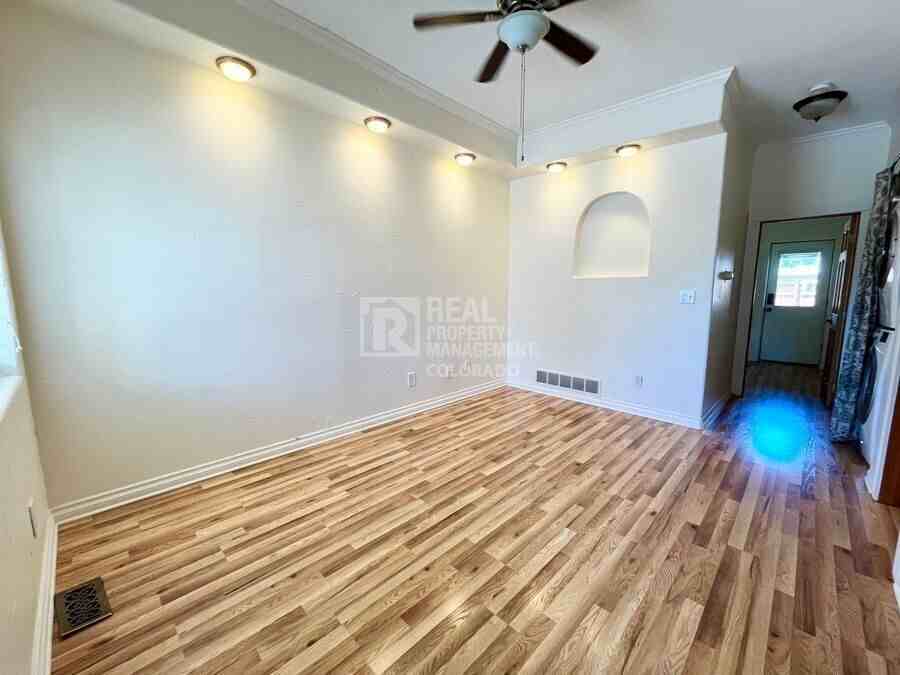 3127 N Downing St - Photo 3 of 14