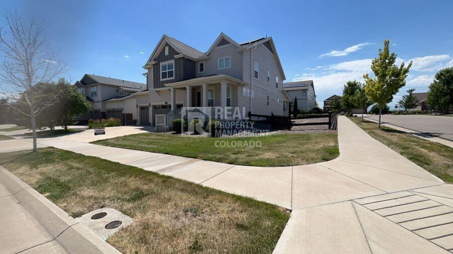 928 Gilpin Cir - Photo 2 of 32