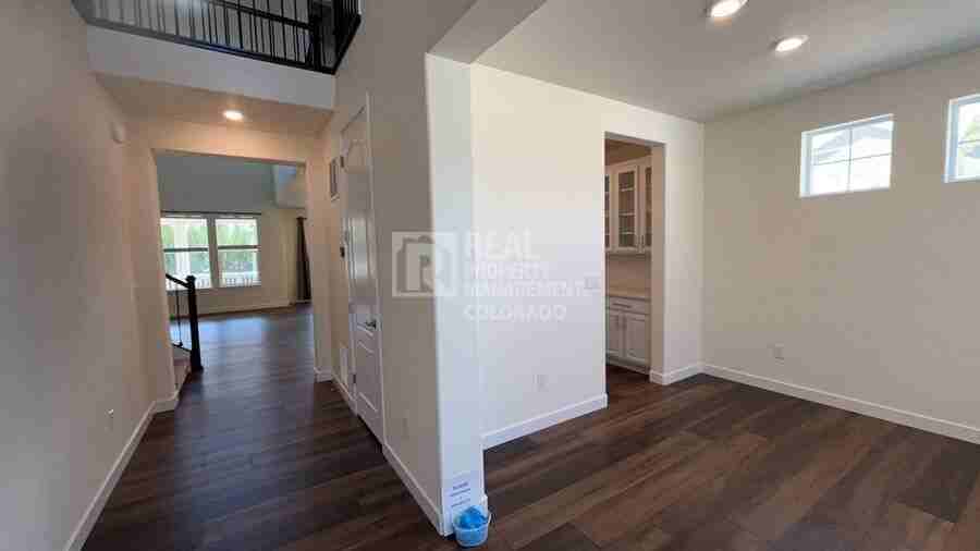 928 Gilpin Cir - Photo 3 of 32