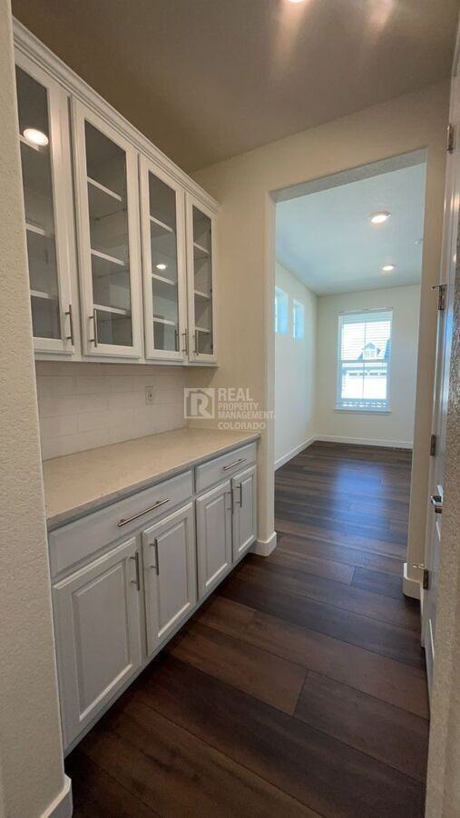 928 Gilpin Cir - Photo 4 of 32