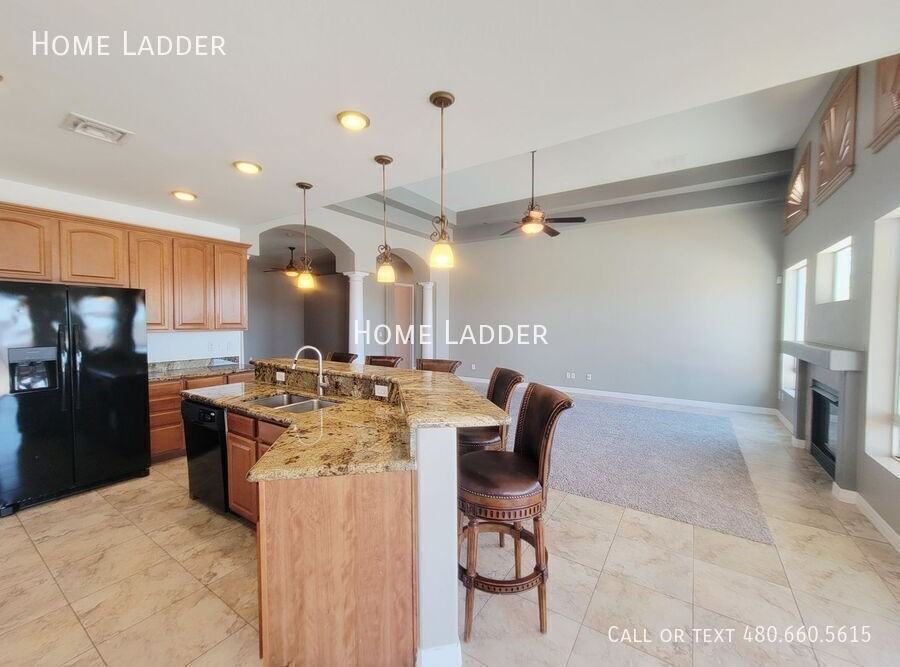 9030 S 10th Dr - Photo 6 of 31