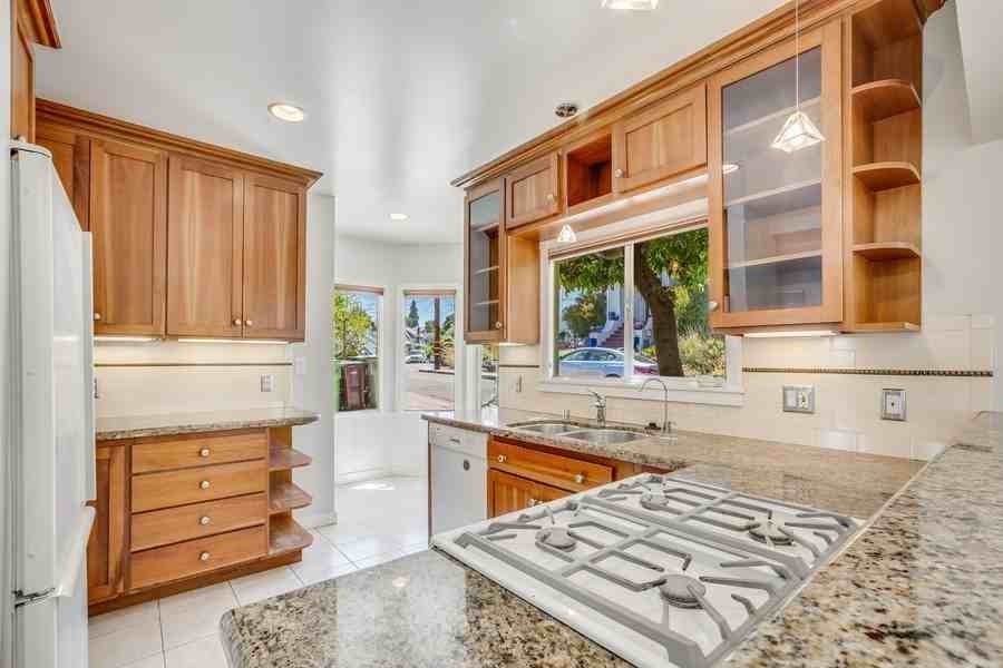 816 Everett Ave - Photo 2 of 26