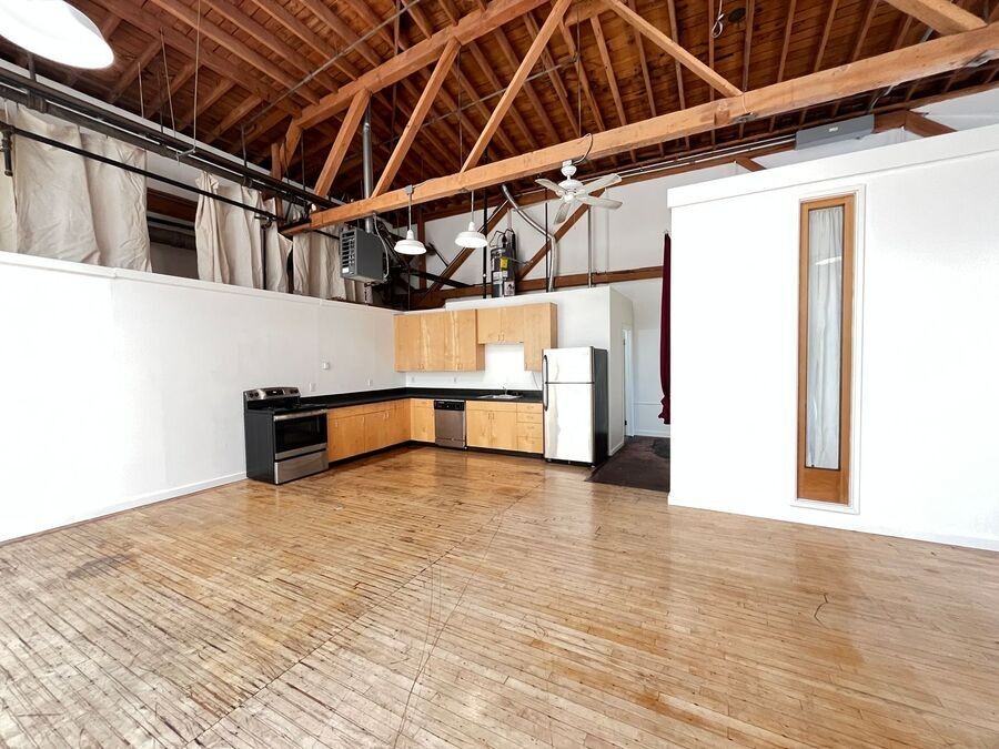1148 E 18th St #02 - Photo 2 of 15