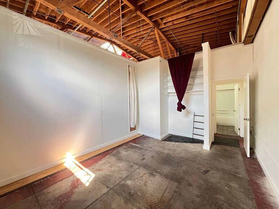1148 E 18th St #02 - Photo 5 of 15
