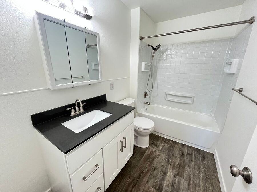 1148 E 18th St #02 - Photo 7 of 15