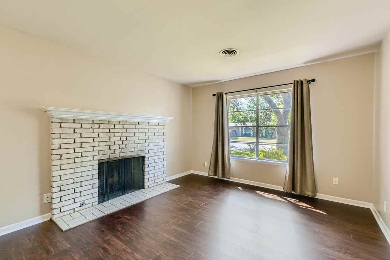 3210 Nantucket Dr - Photo 2 of 11