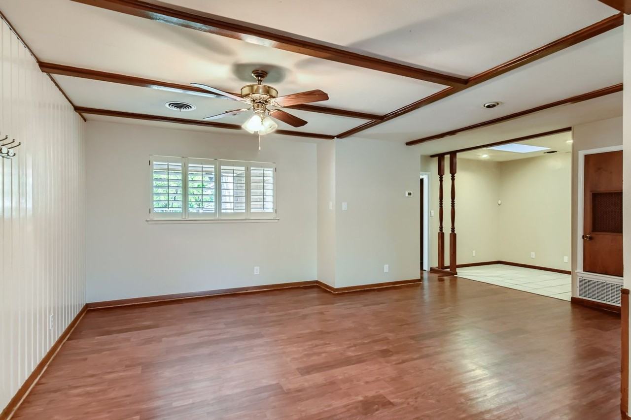 3210 Nantucket Dr - Photo 3 of 11