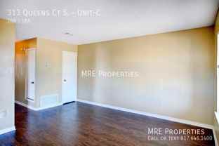 313 Queens Ct S #C - Photo 1 of 1