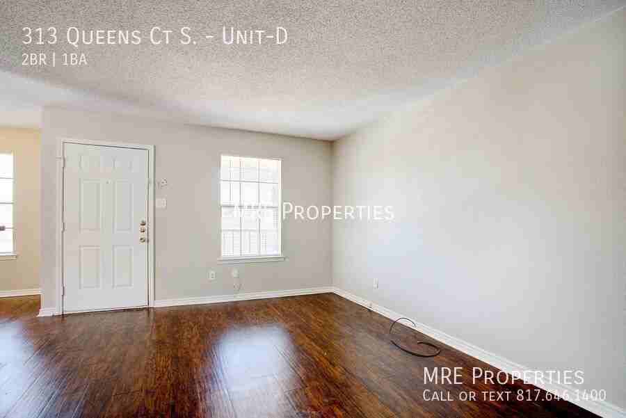 313 Queens Ct S #D - Photo 4 of 13