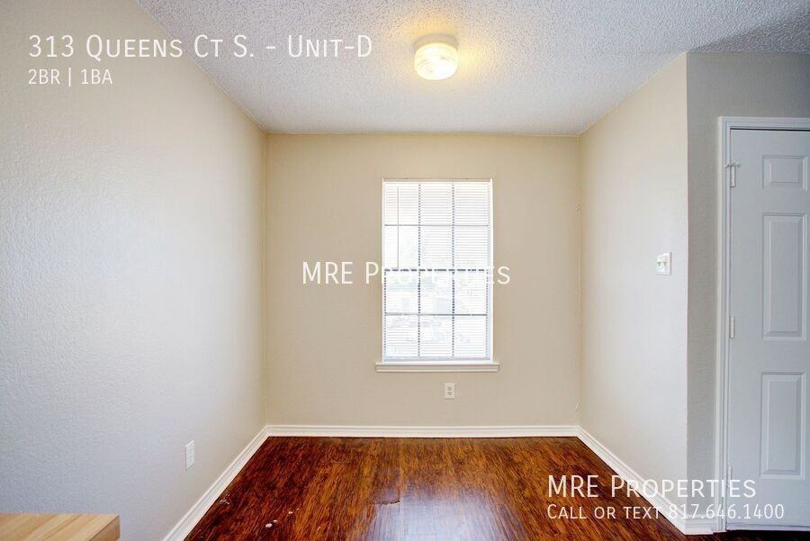 313 Queens Ct S #D - Photo 6 of 13