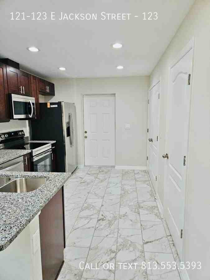 121 E Jackson St #123 - Photo 4 of 17
