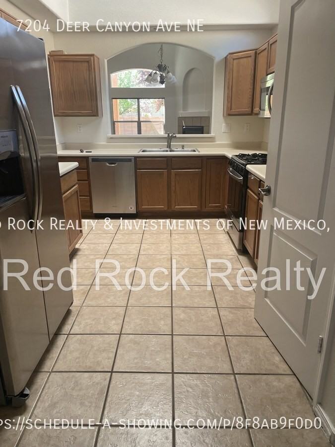 7204 Deer Canyon Ave Ne - Photo 4 of 17