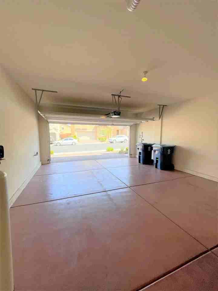 7063 Claythorn Rd - Photo 4 of 35