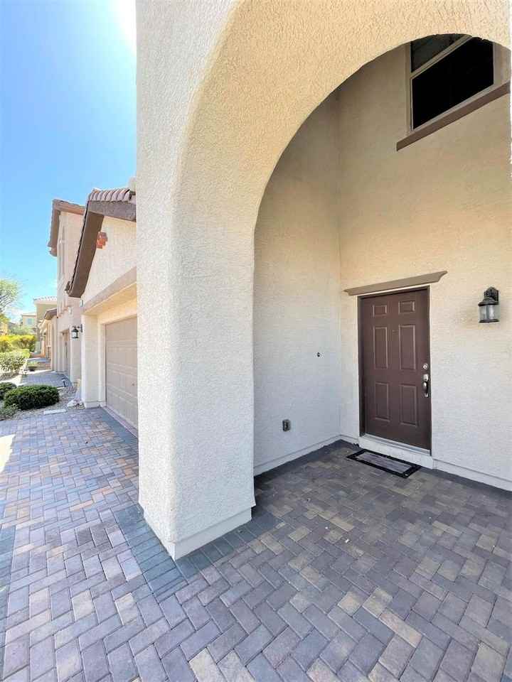 7063 Claythorn Rd - Photo 6 of 35