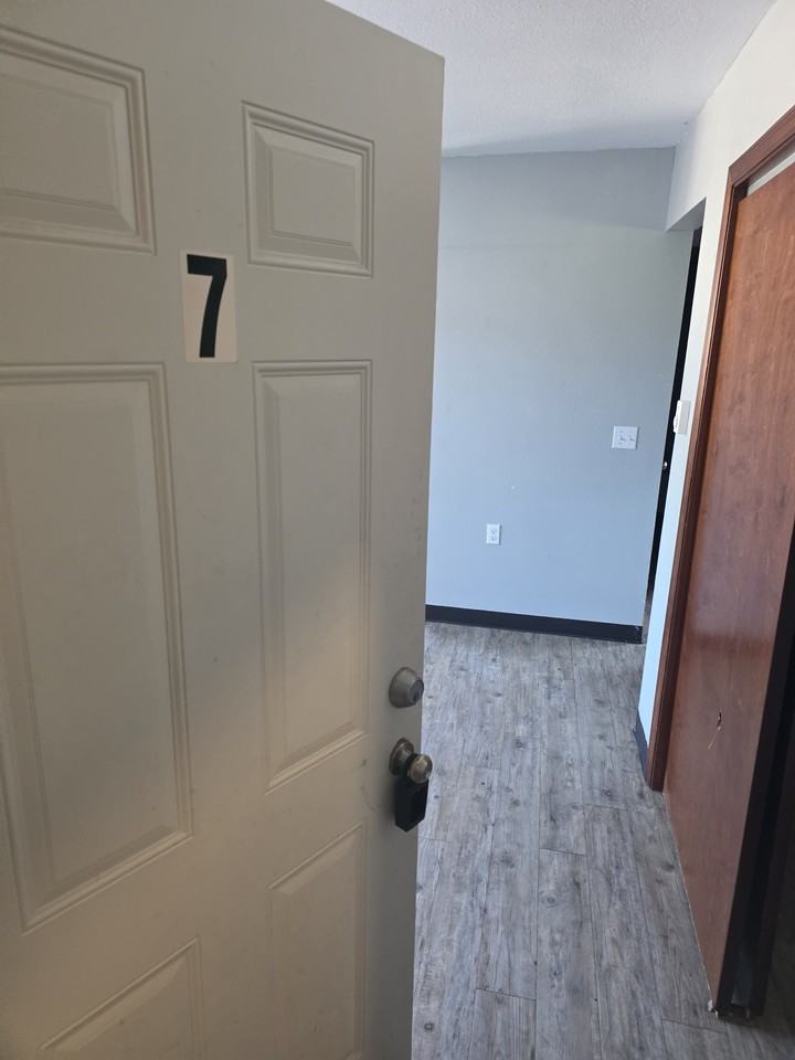 2095 5th Ave #7 - Photo 3 of 14